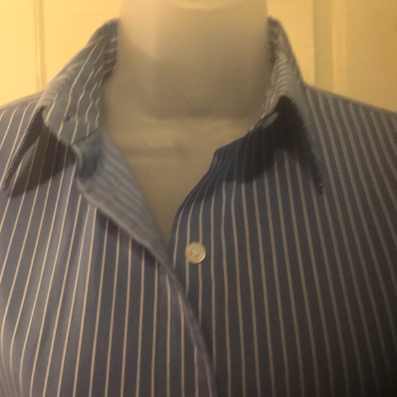 Foxcroft - Woman’s tailored pinstripes shirt, Size: 4P - Picture 4 of 9